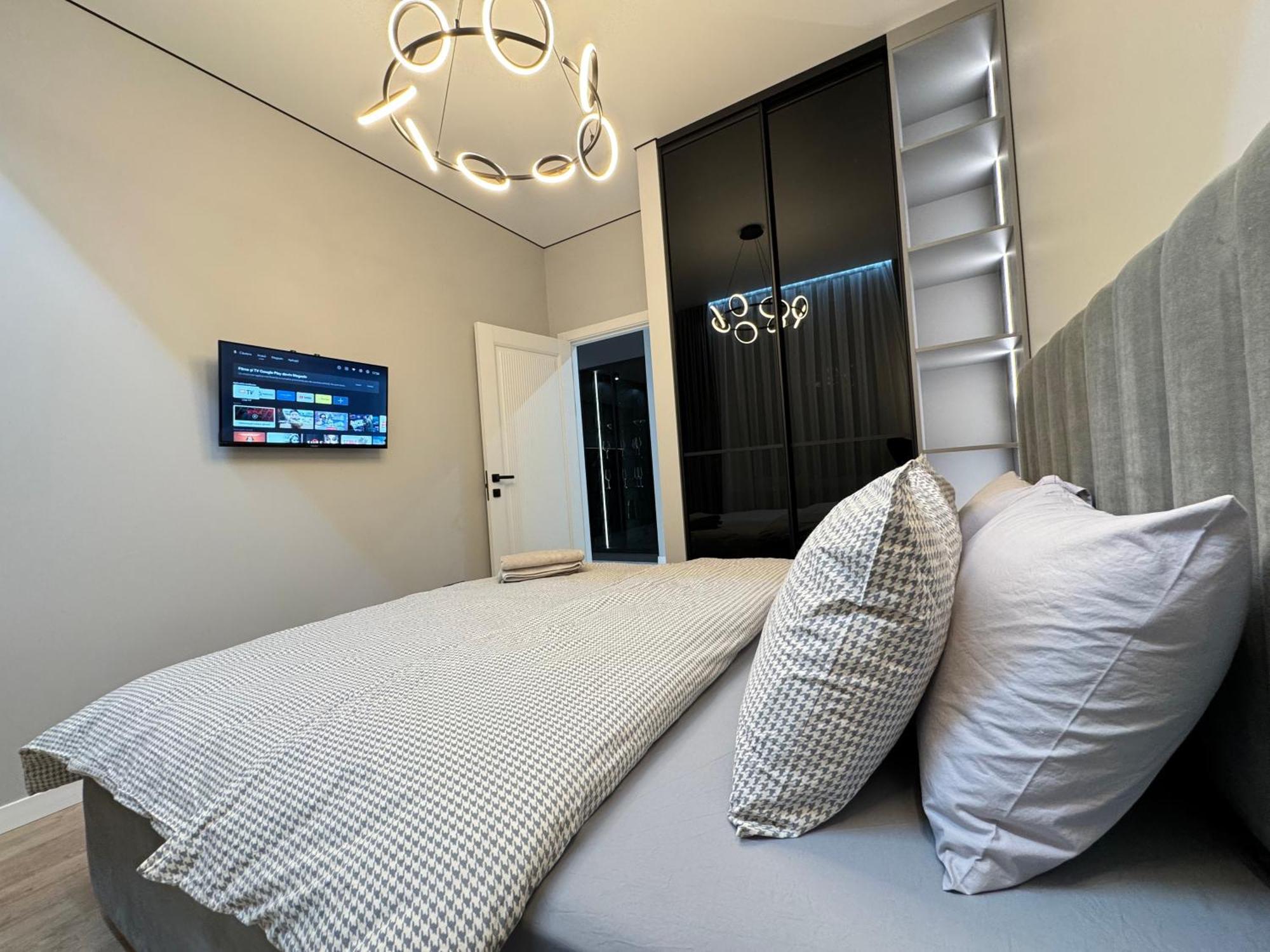 Two Bedroom Apartment In The Center, With Parking, Address Avram Iancu 32 Chisinau Eksteriør bilde