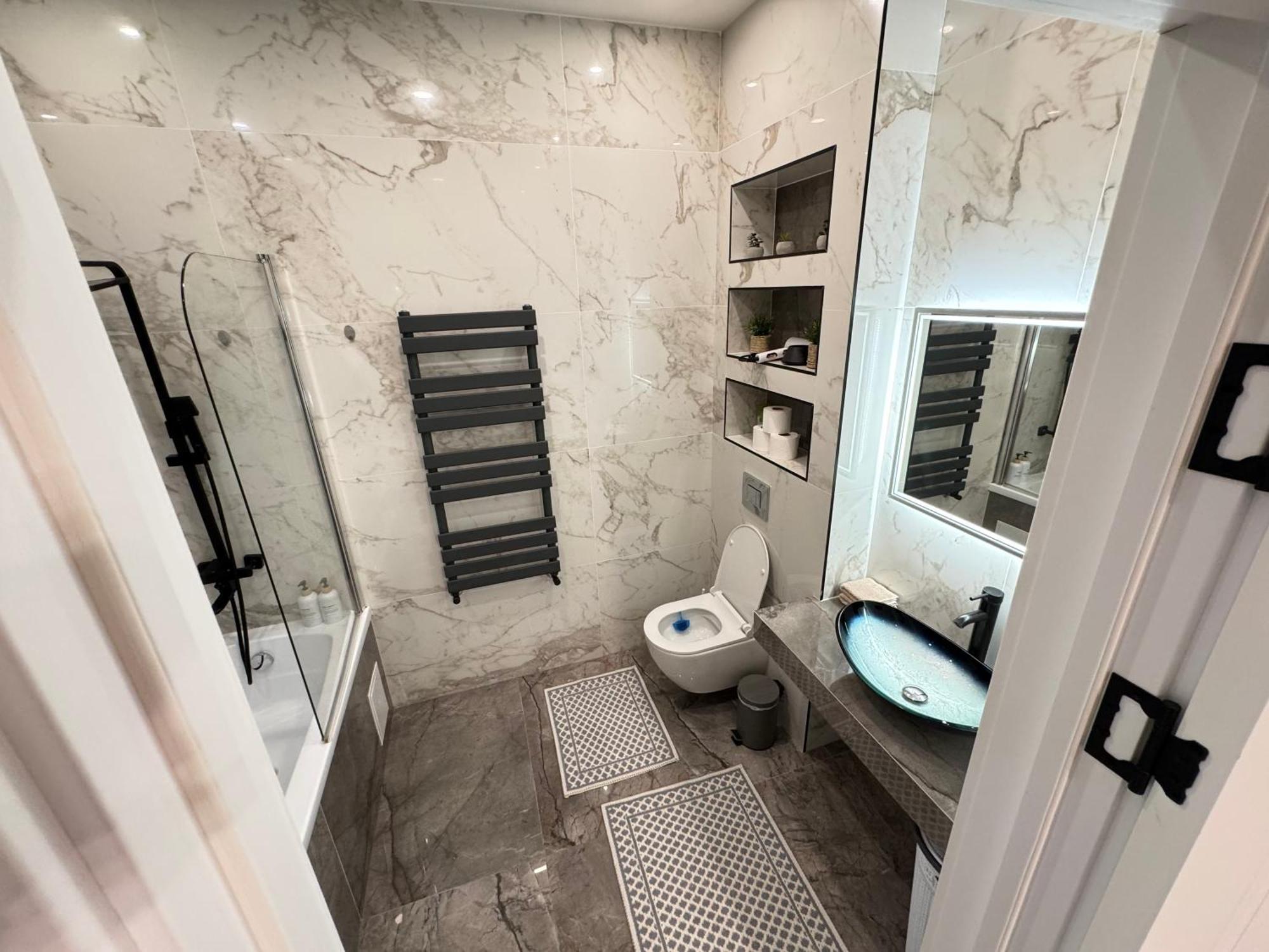 Two Bedroom Apartment In The Center, With Parking, Address Avram Iancu 32 Chisinau Eksteriør bilde