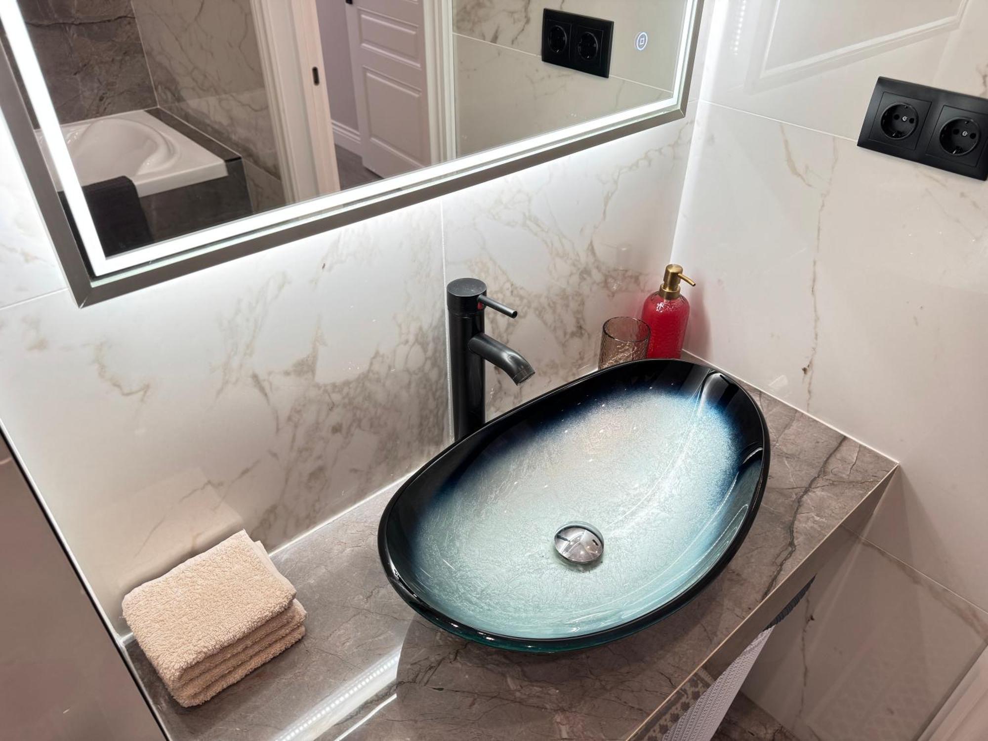 Two Bedroom Apartment In The Center, With Parking, Address Avram Iancu 32 Chisinau Eksteriør bilde