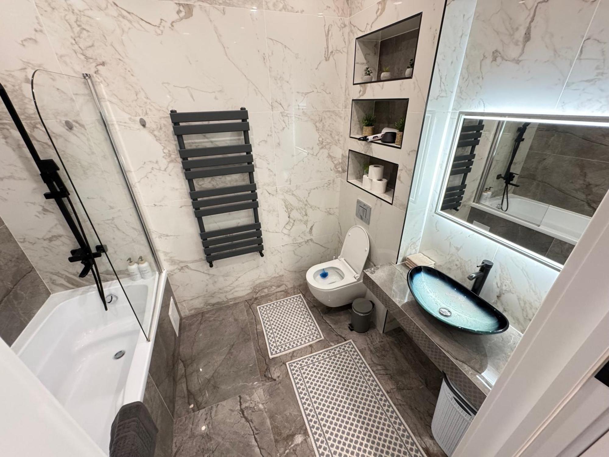 Two Bedroom Apartment In The Center, With Parking, Address Avram Iancu 32 Chisinau Eksteriør bilde