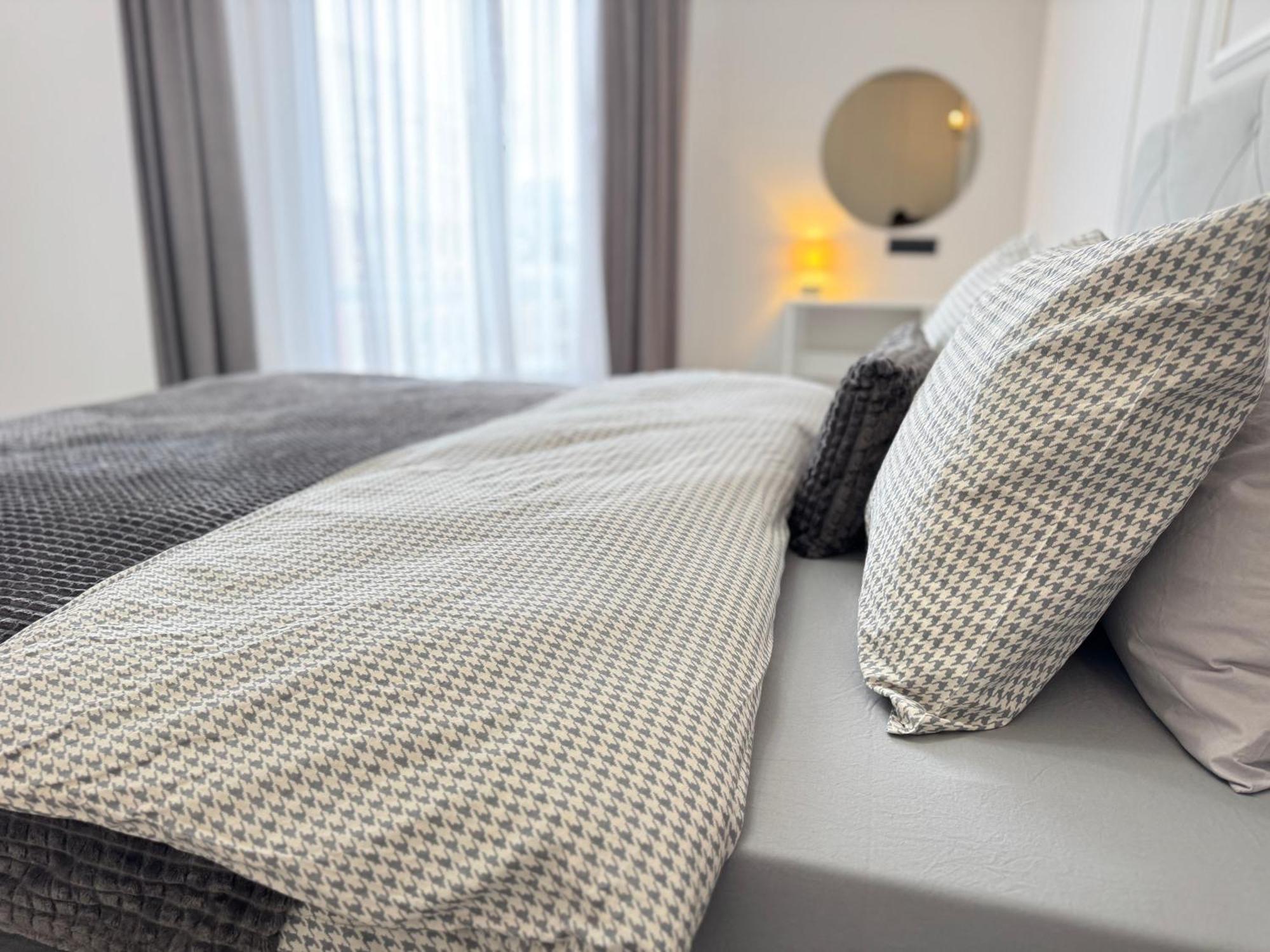 Two Bedroom Apartment In The Center, With Parking, Address Avram Iancu 32 Chisinau Eksteriør bilde