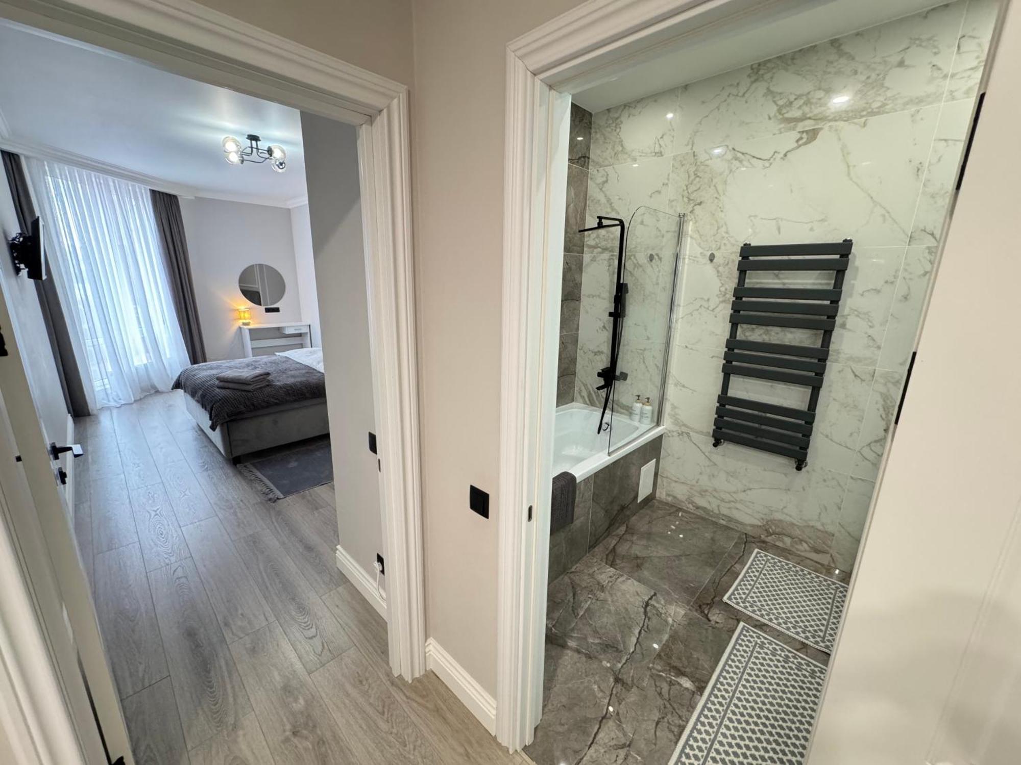 Two Bedroom Apartment In The Center, With Parking, Address Avram Iancu 32 Chisinau Eksteriør bilde